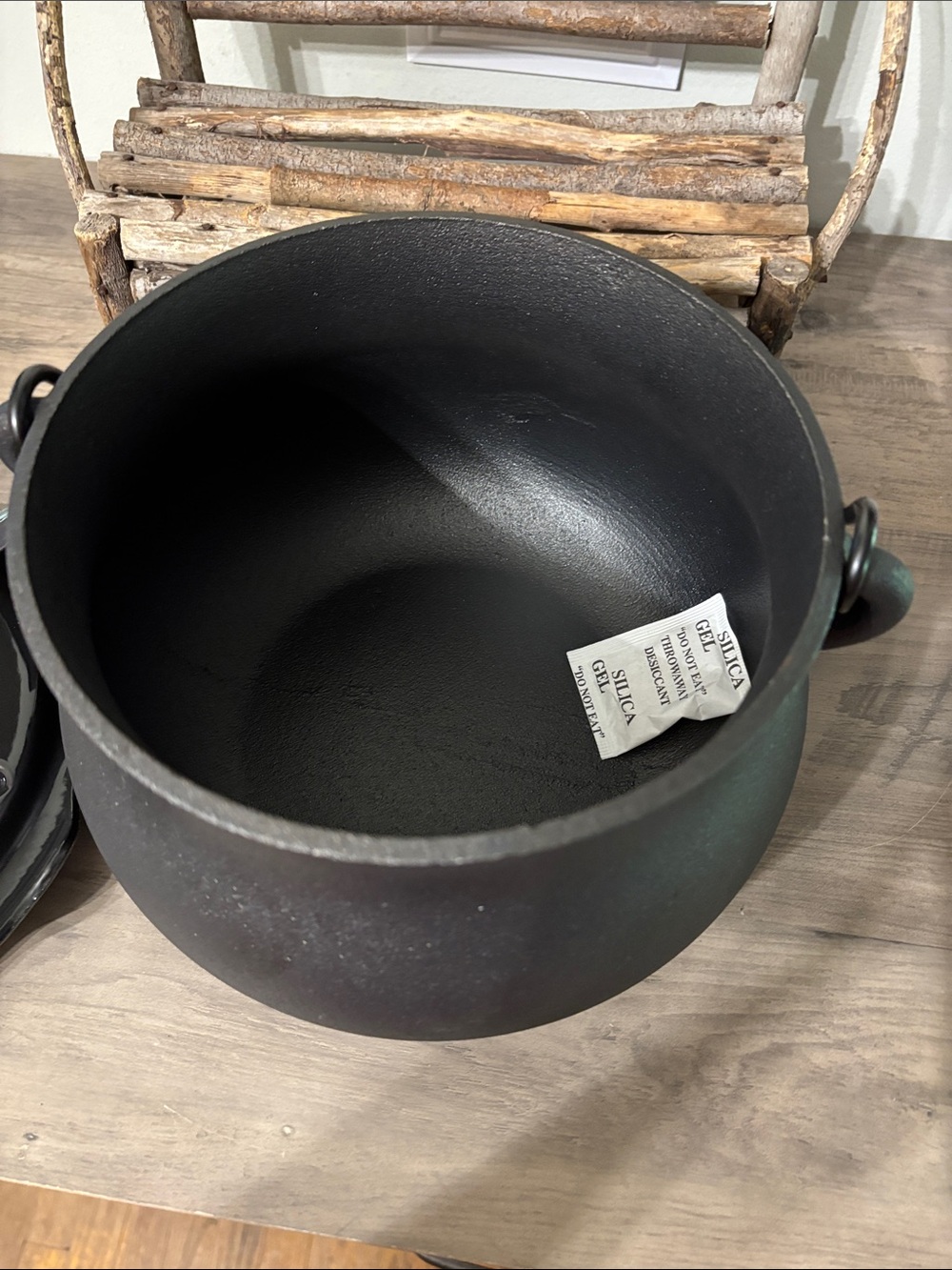 NWT Smith and Clark 4 Quart Cast Iron Cauldron Pot Black 'Bubbling' Lid NEW - Picture 6 of 12